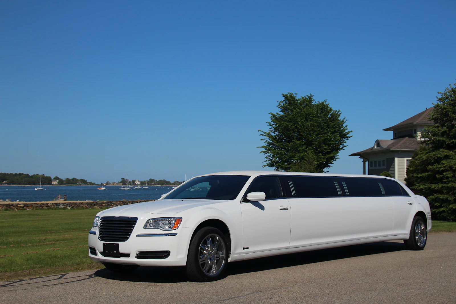 Stretch Limousine, classic limousine for up to 10 passengers, Seattle Door to Door Limo