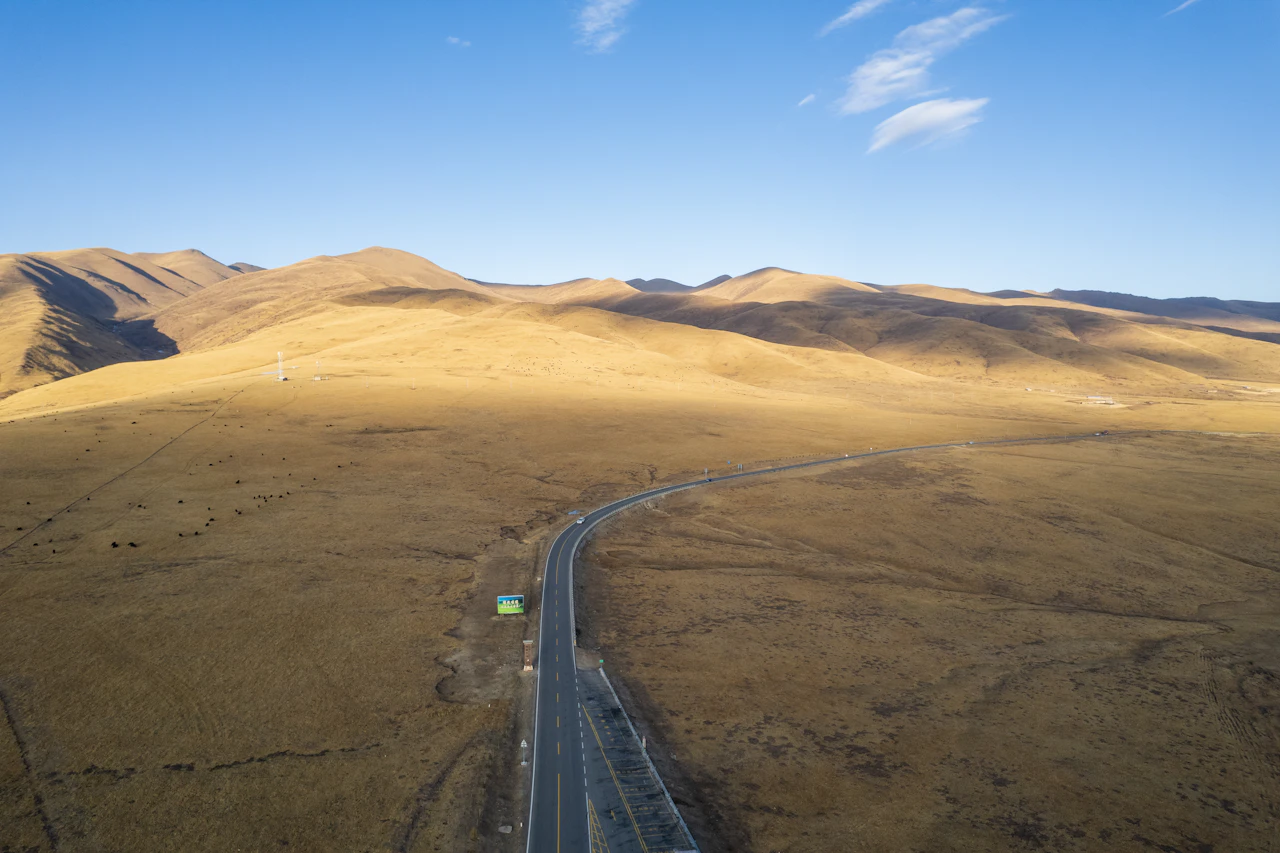 Vehicle on the Sichuan plateau road
