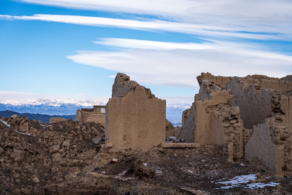 Las ruinas de un edificio en el desierto