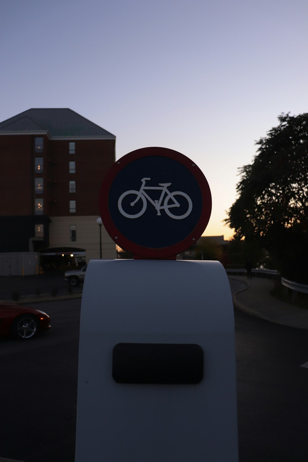 a sign that is sitting in the middle of a parking lot