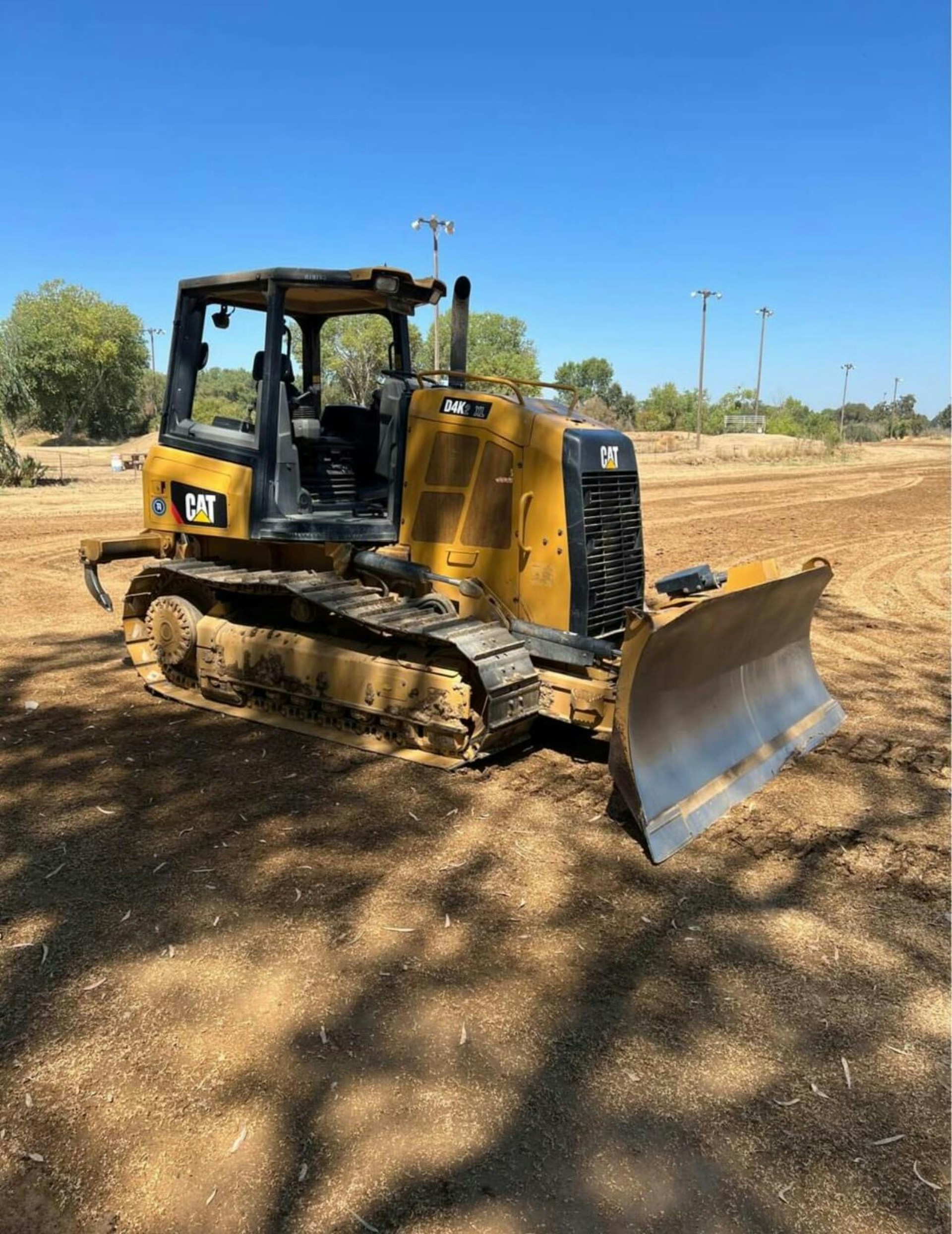 gray computer monitor