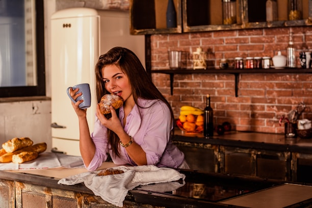 A smiling customer holding a medium-sized barni in her hands, standing in a cozy kitchen with traditional decor.