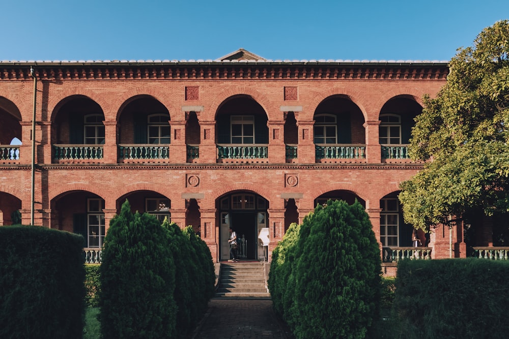 a red brick building with arches and pillars