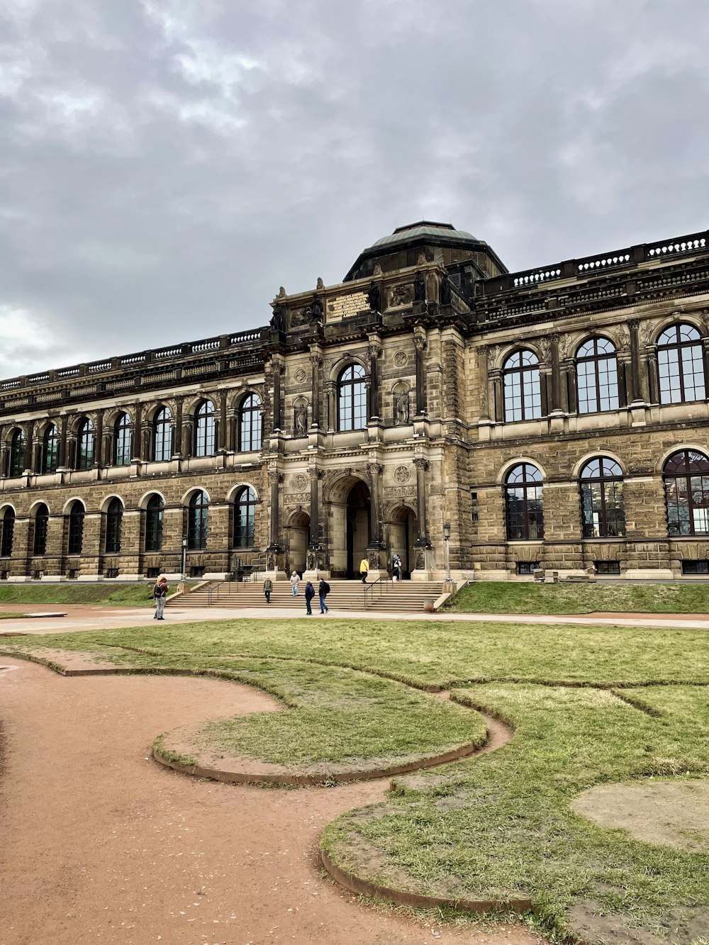 a large building with a lot of windows on it