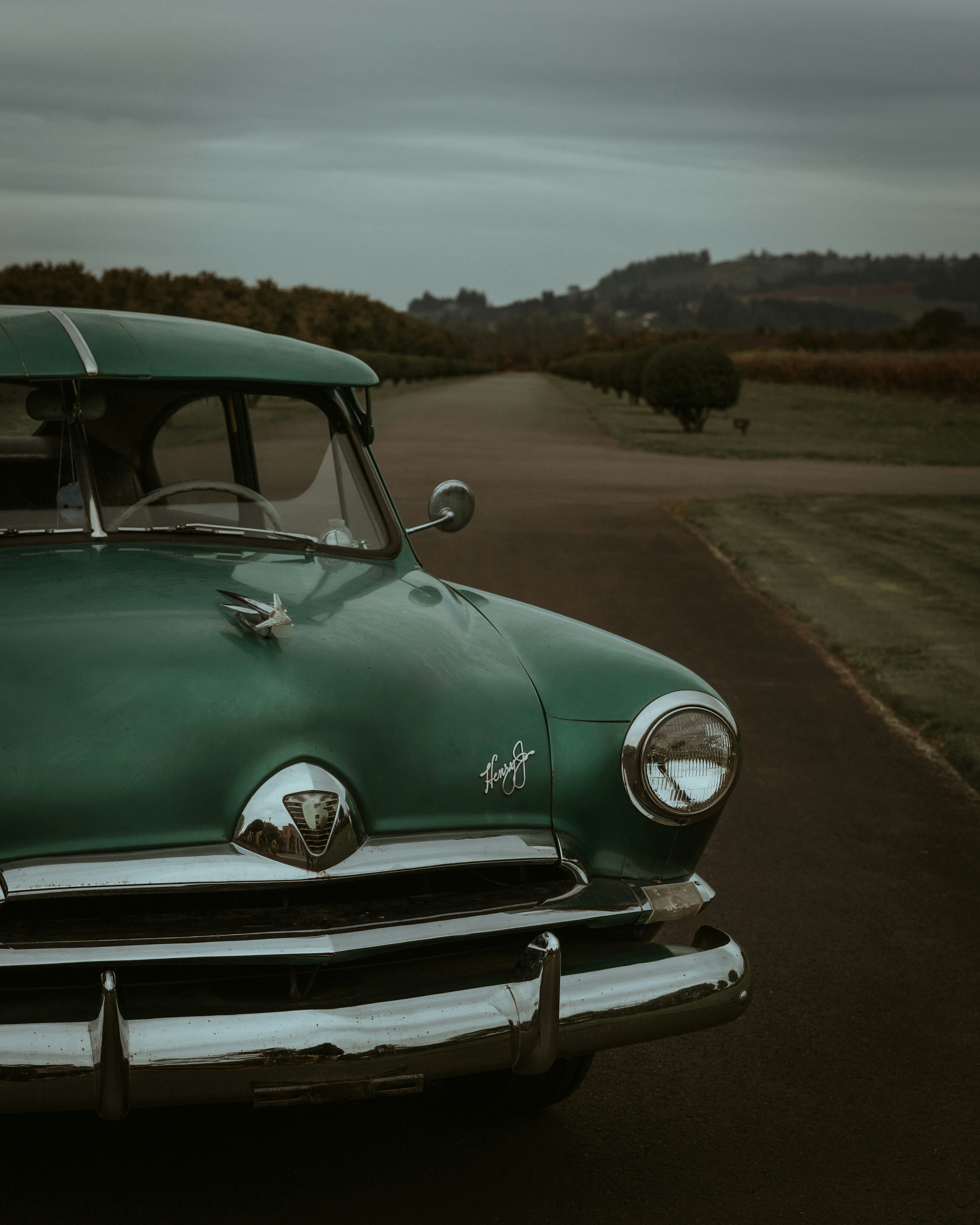 gray computer monitor