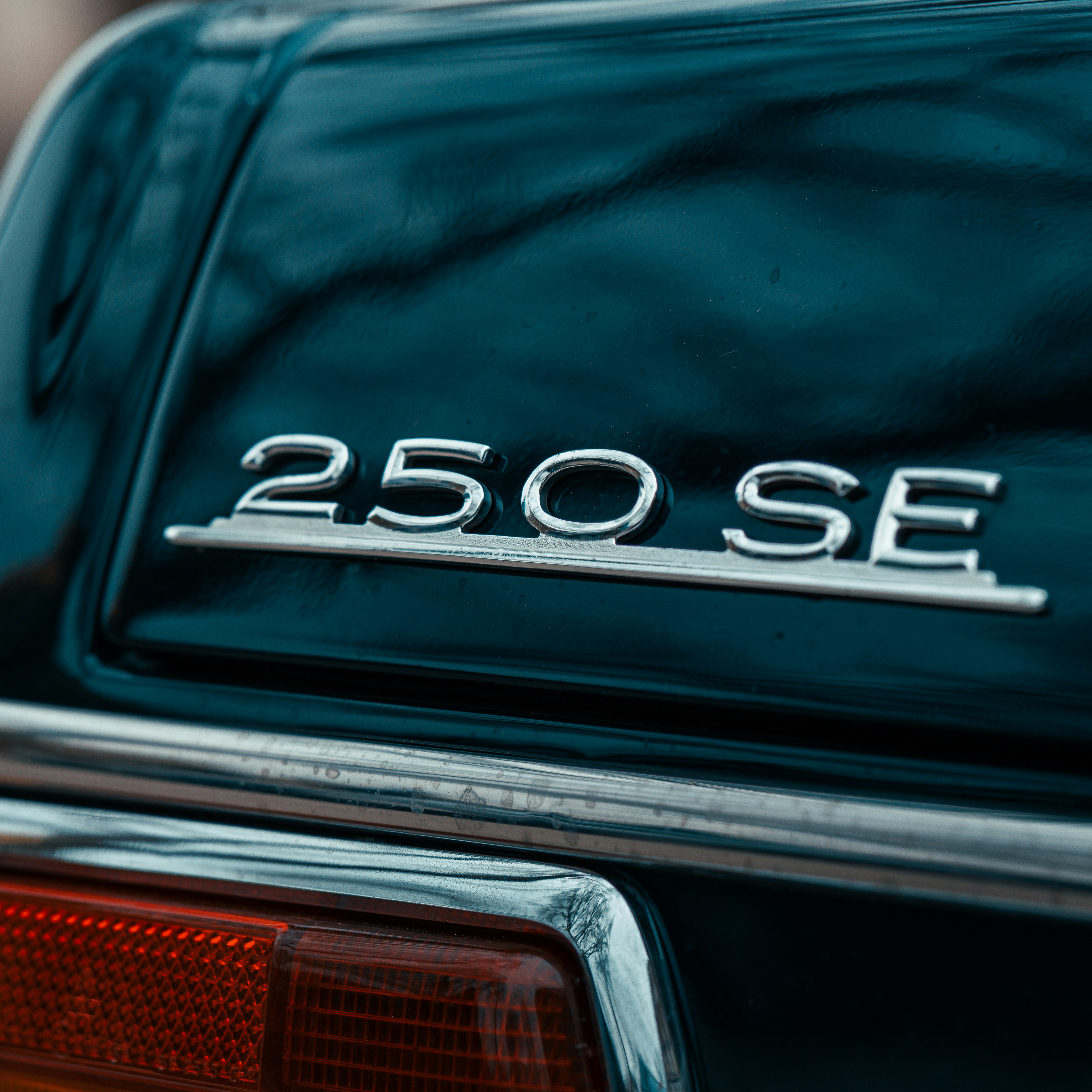close-up bagian belakang mobil