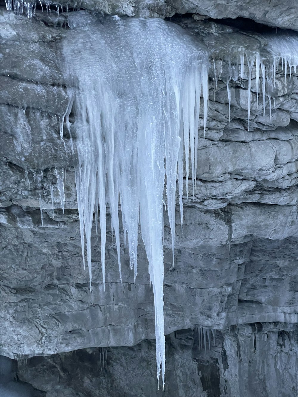 icicles hanging from the side of a cliff