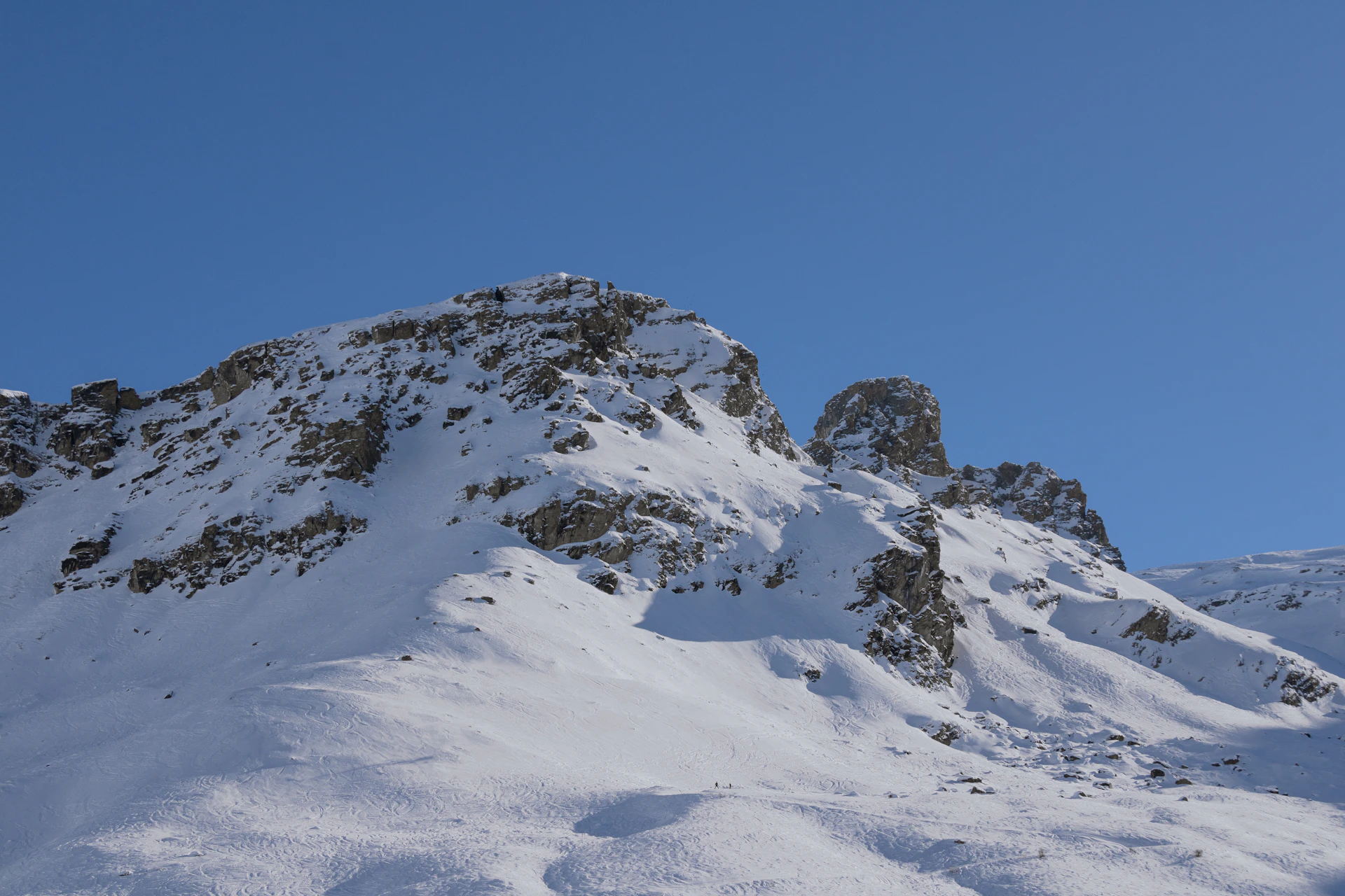 gray computer monitor