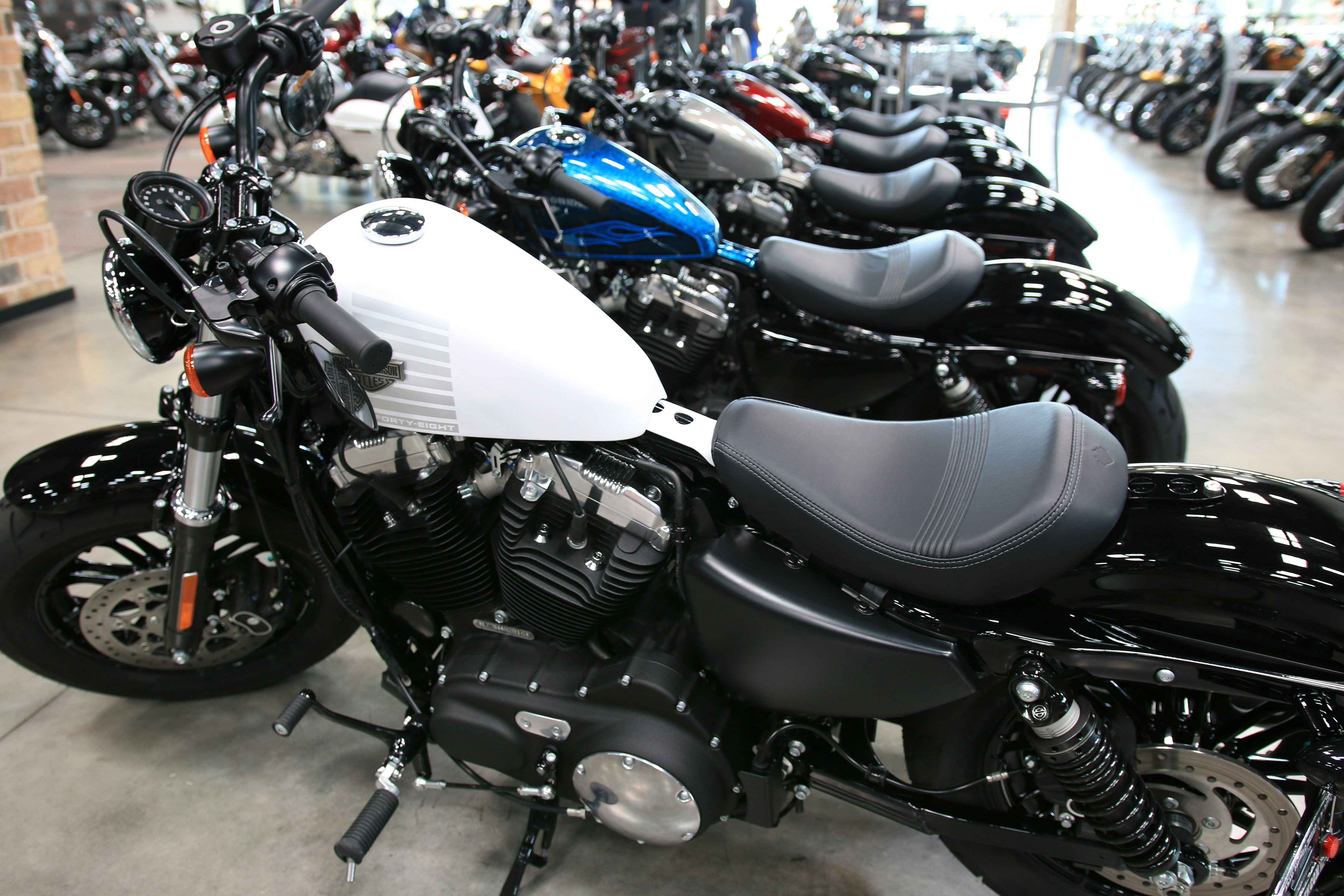 a row of motorcycles parked next to each other