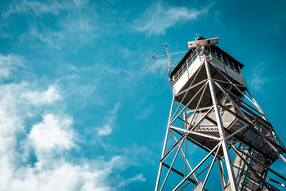 a tall metal tower with a sky background