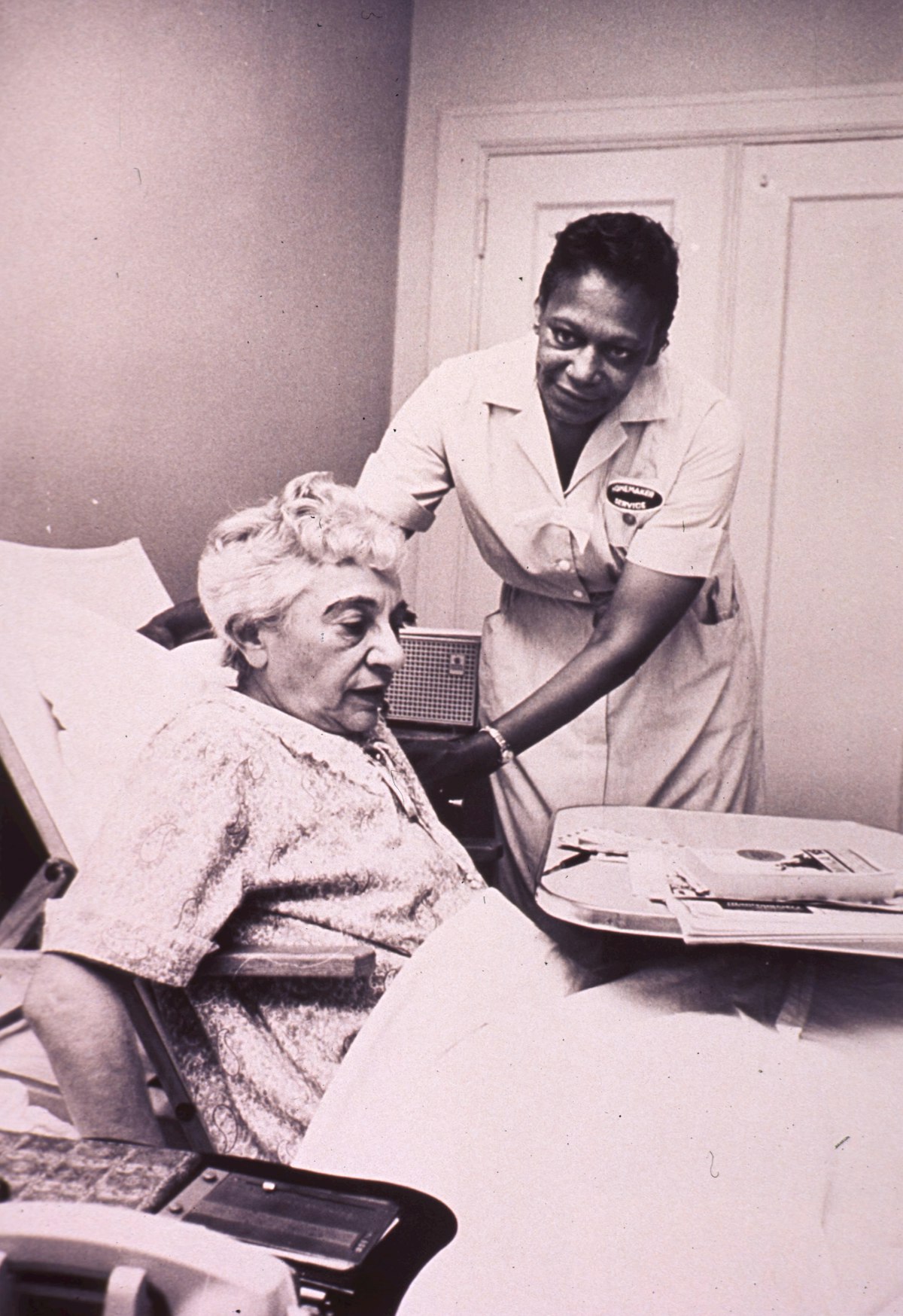 Essential Tips for Caring for Bedridden Patients at Home