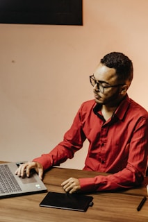 A working professional studying online through a UGC-recognized university program.