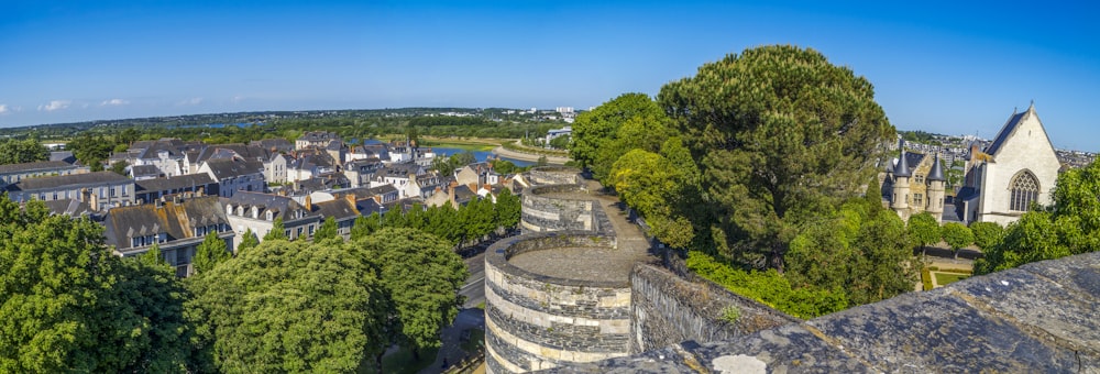 une vue d’une ville d’un point de vue élevé