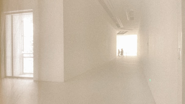 Sunlit hallway with rounded corners and minimalist decor inside Enzo’s Haus.