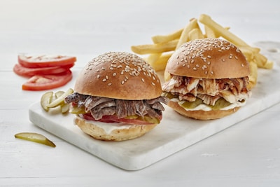 Le chicken burger & frites — Café Madame