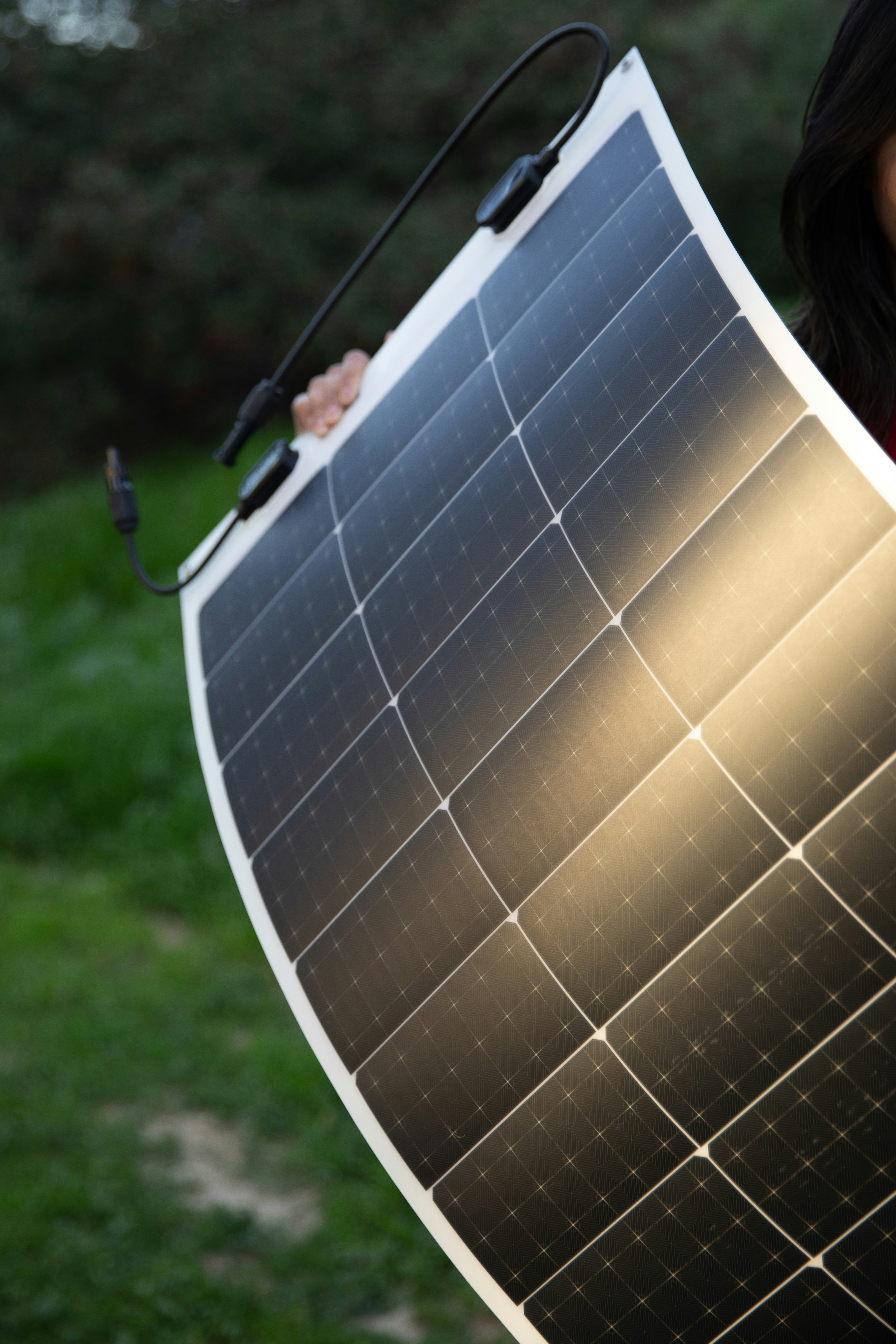 photo-1676337167337-a7140e84df68?crop=entropy&cs=srgb&fm=jpg&ixid=M3wzMjkxMTJ8MHwxfHNlYXJjaHw3fHxDaG9vc2luZyUyMHRoZSUyMHJpZ2h0JTIwc29sYXIlMjBnZW5lcmF0b3J8ZW58MHx8fHwxNzUxOTY4NTI2fDA&ixlib=rb-4.1 How to Choose the Right Solar Generator: Expert Guide