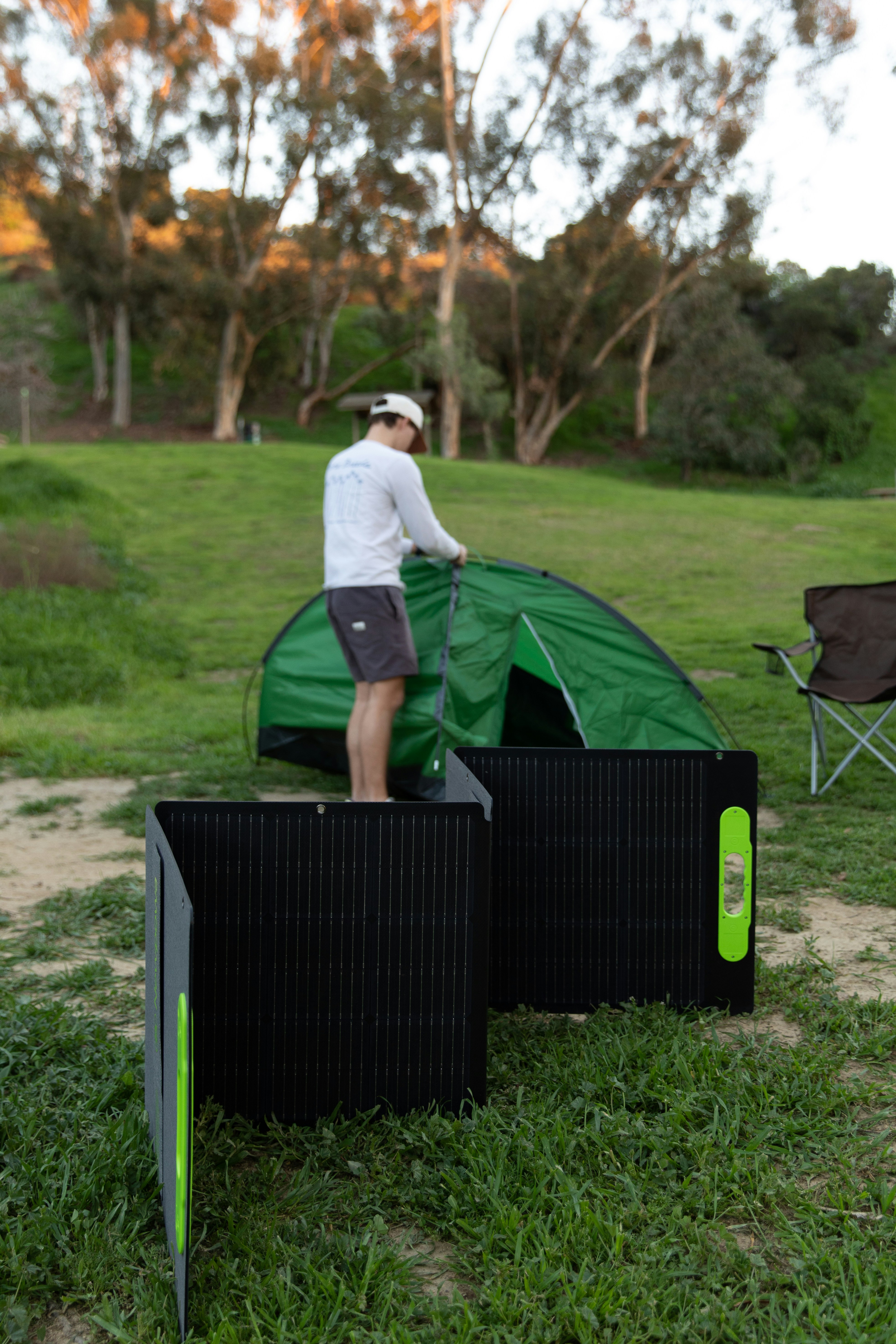 photo-1676337167568-a6a50204d698?ixid=M3wxMjA3fDB8MXxzZWFyY2h8MTJ8fHBvcnRhYmxlJTIwcG93ZXIlMjBzdGF0aW9uJTIwZm9yJTIwY2FtcGluZ3xlbnwwfHx8fDE3NjIwMjIwMjR8MA\u0026ixlib=rb-4.1.0