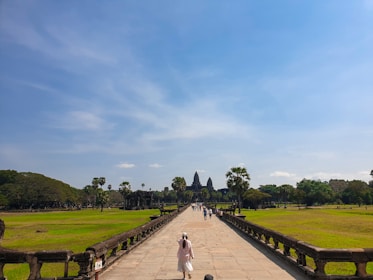A peaceful pathway leading from the accommodation to the Sri Mallikarjuna Swamy temple.