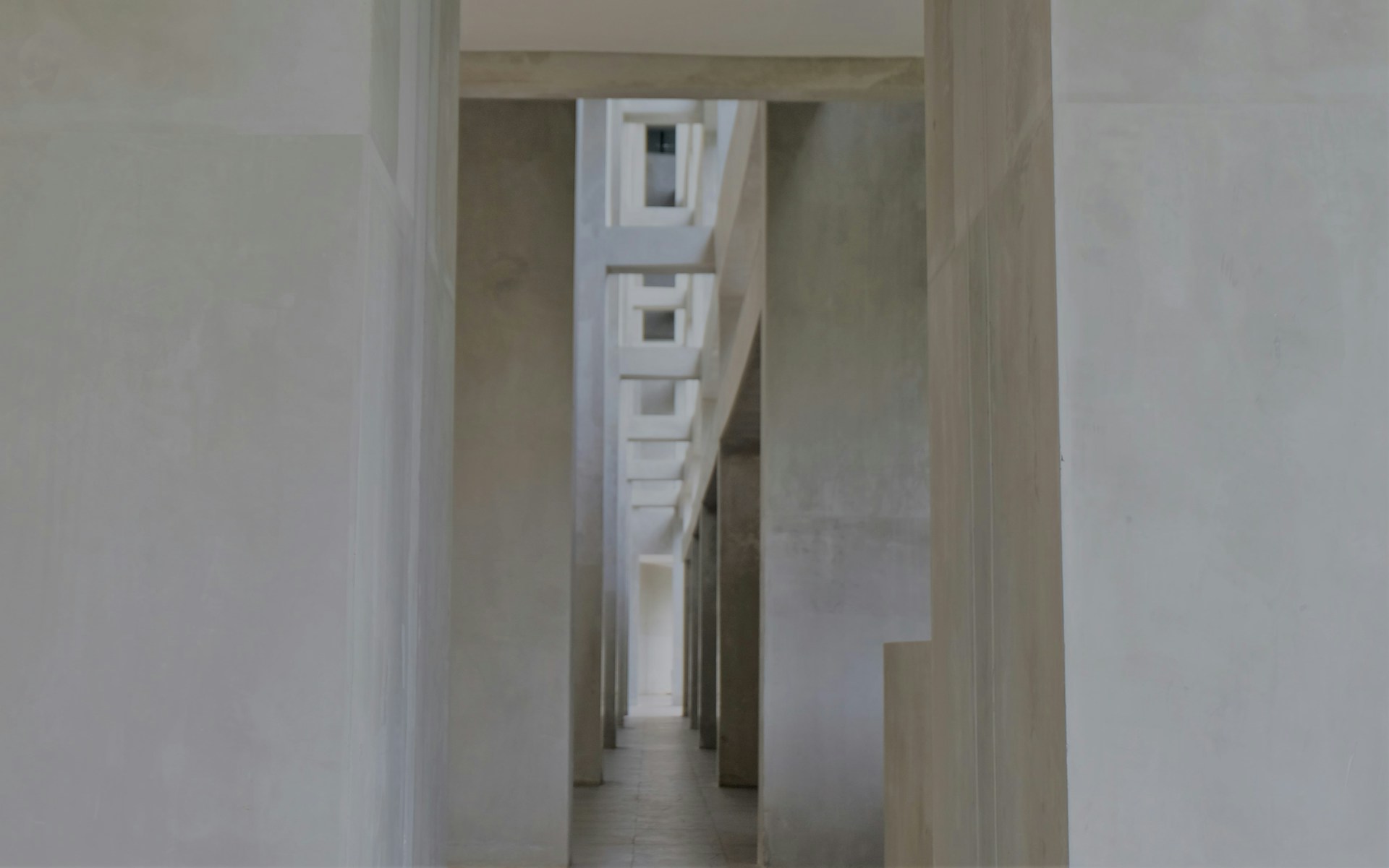 gray computer monitor