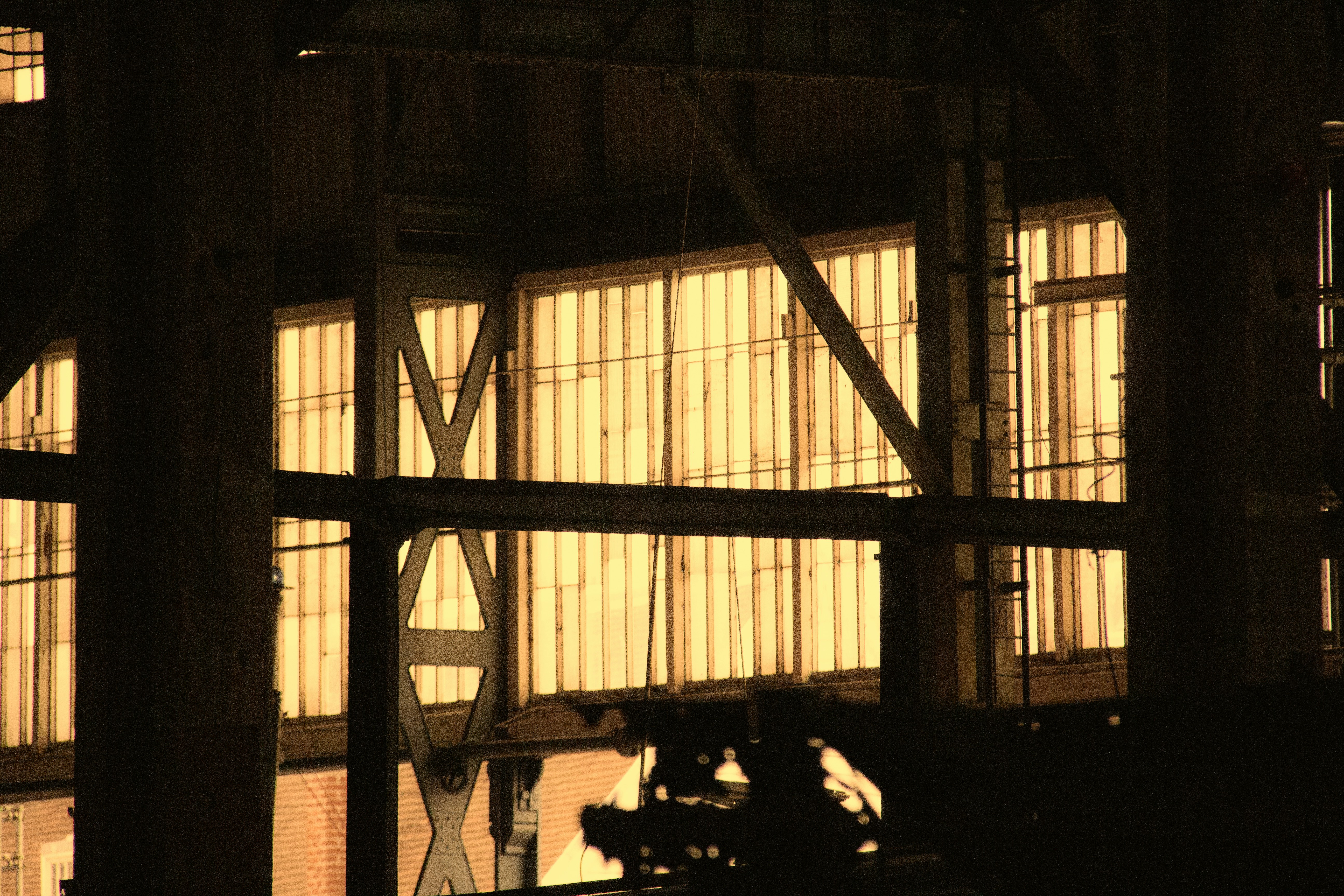 a building that has a lot of windows in it