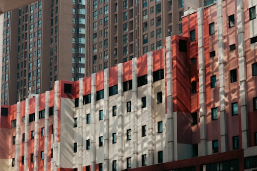 Wide shot of a residential building facade featuring our aluminum window installations.