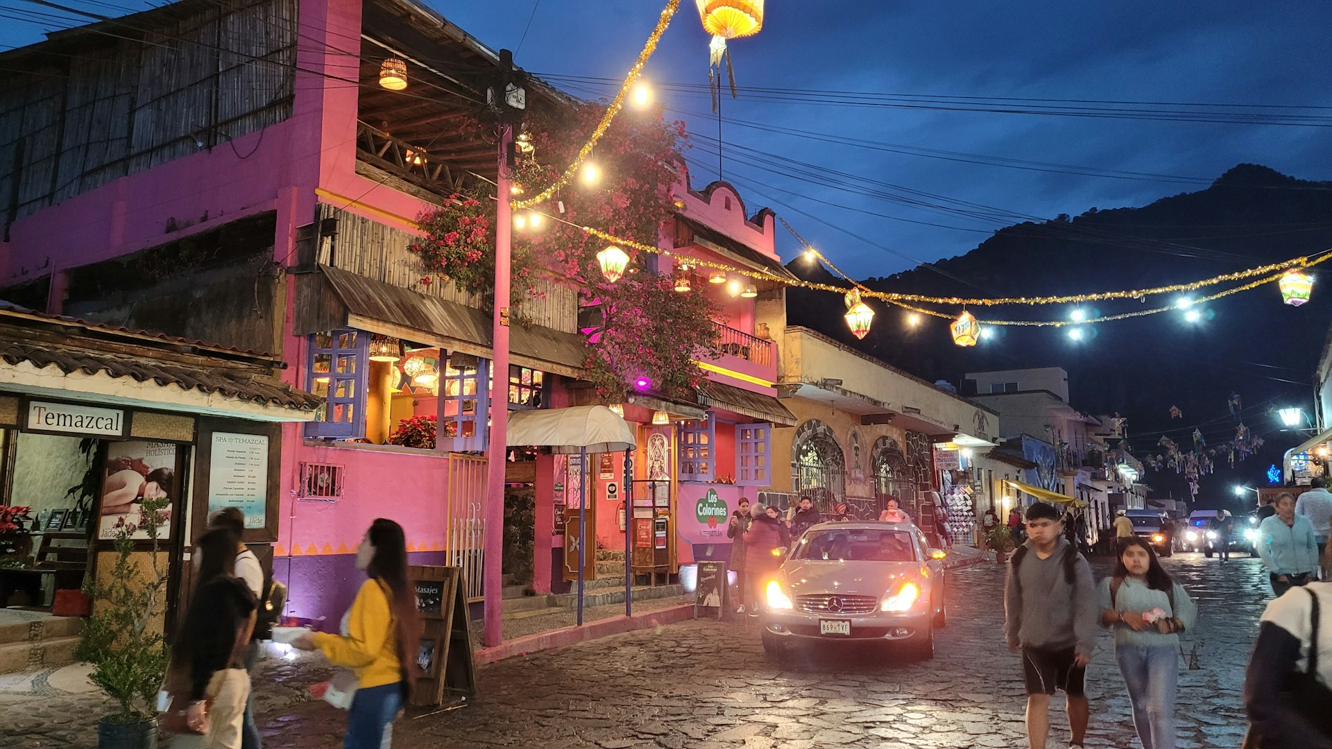 gray computer monitor