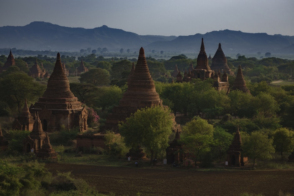Bagan hot-air balloon sunrise 300-500m altitude 2,200 temple plain world top 3 destination Balloons Over Bagan canonical