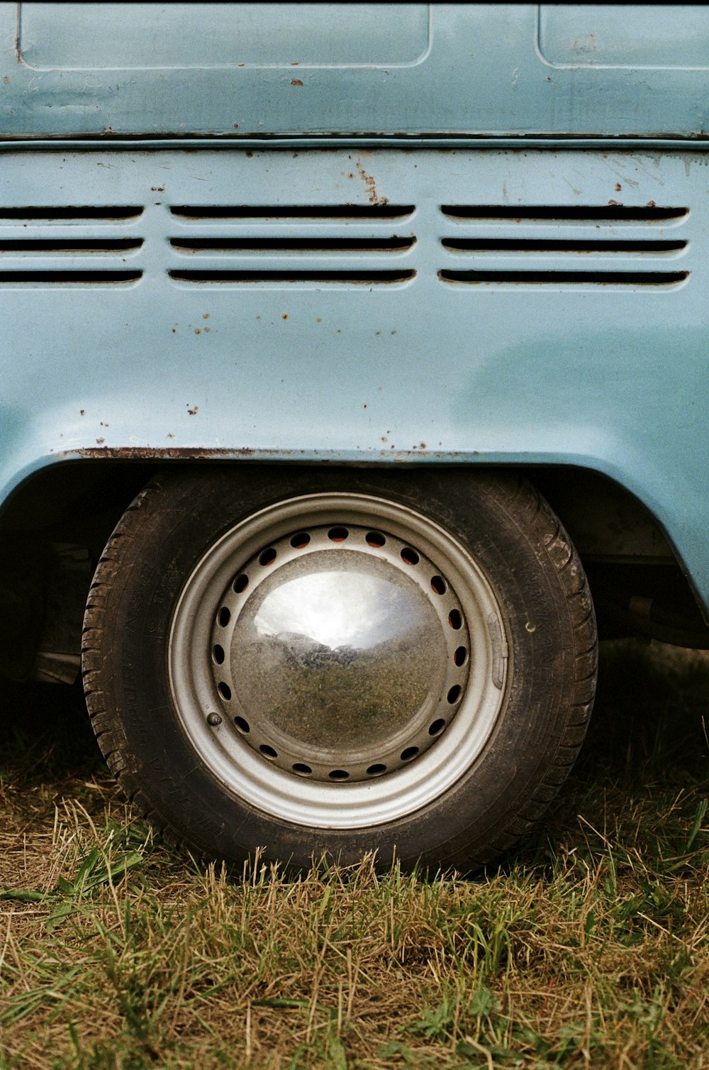 a close up of the front end of a blue truck