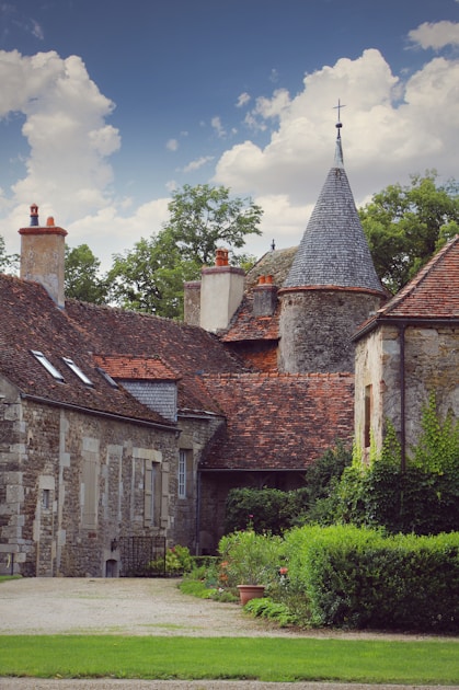 Bourgogne mystique & crypte de Poitiers : la France secrète | Kopains