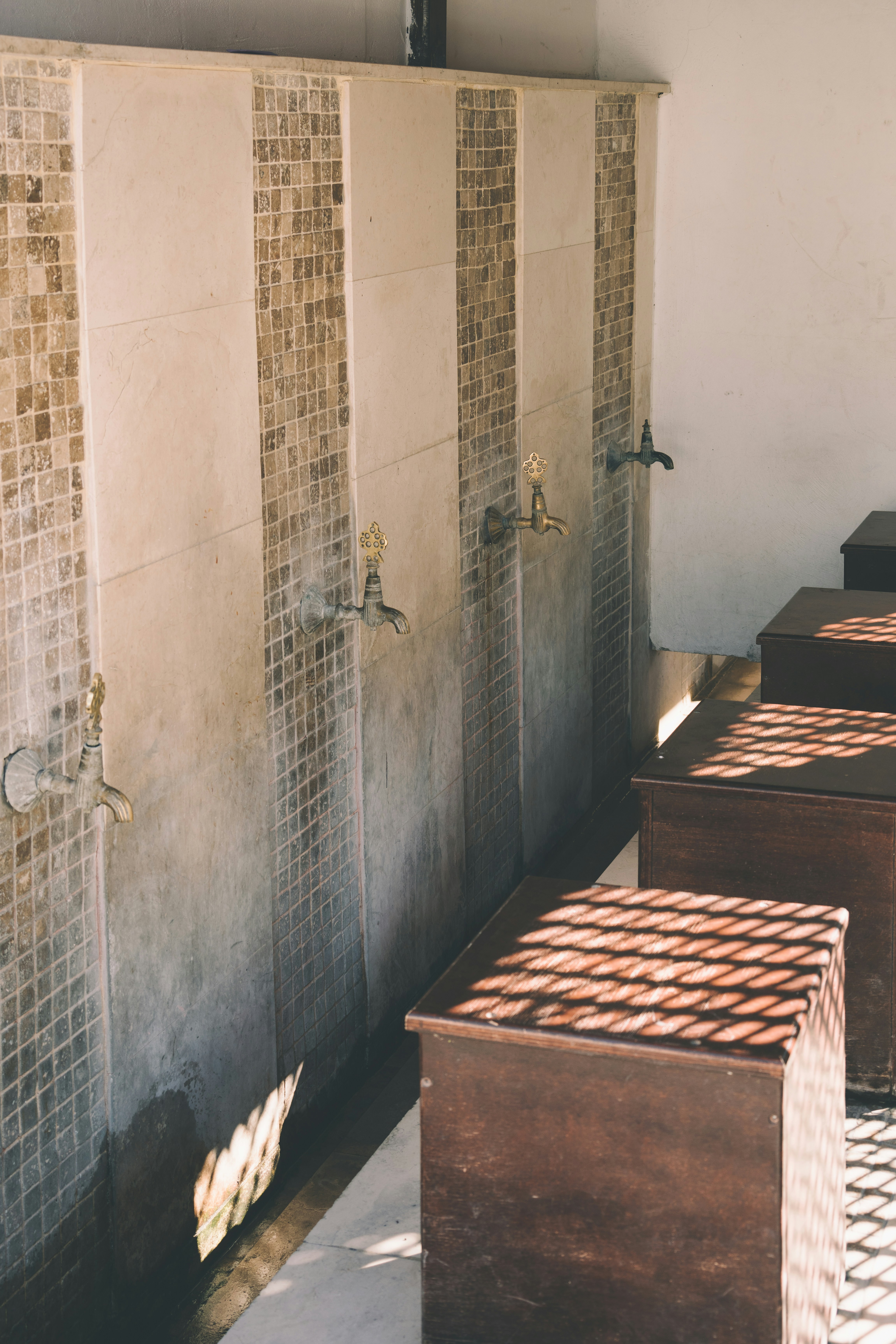A row of urinals sitting next to each other photo Free Türkiye Image