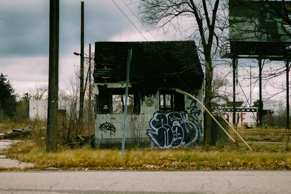 a run down building with graffiti on it