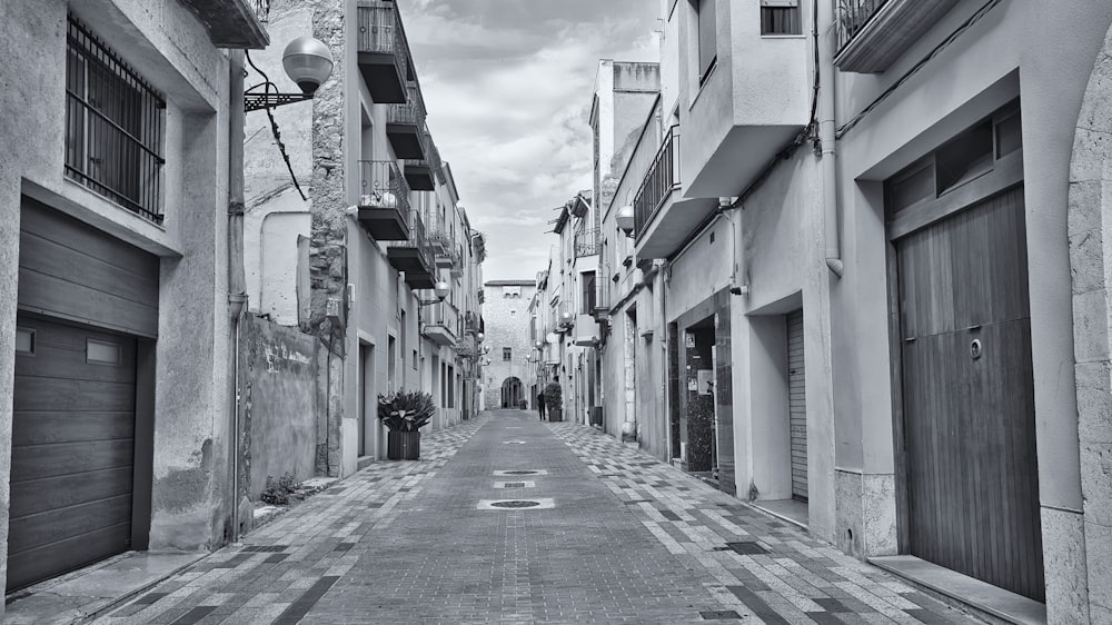 a black and white photo of a narrow street