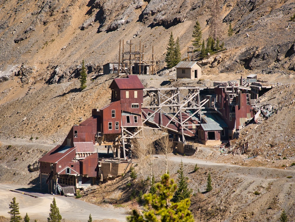 an old building in the middle of a mountain