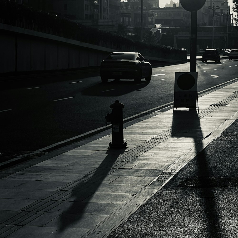 a black and white photo of a city street