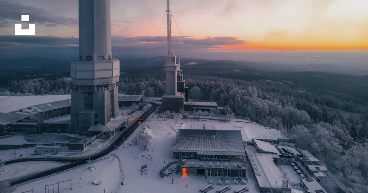 Snow Building An aerial view of a building in the snow photo โ Free Forest Image on ...