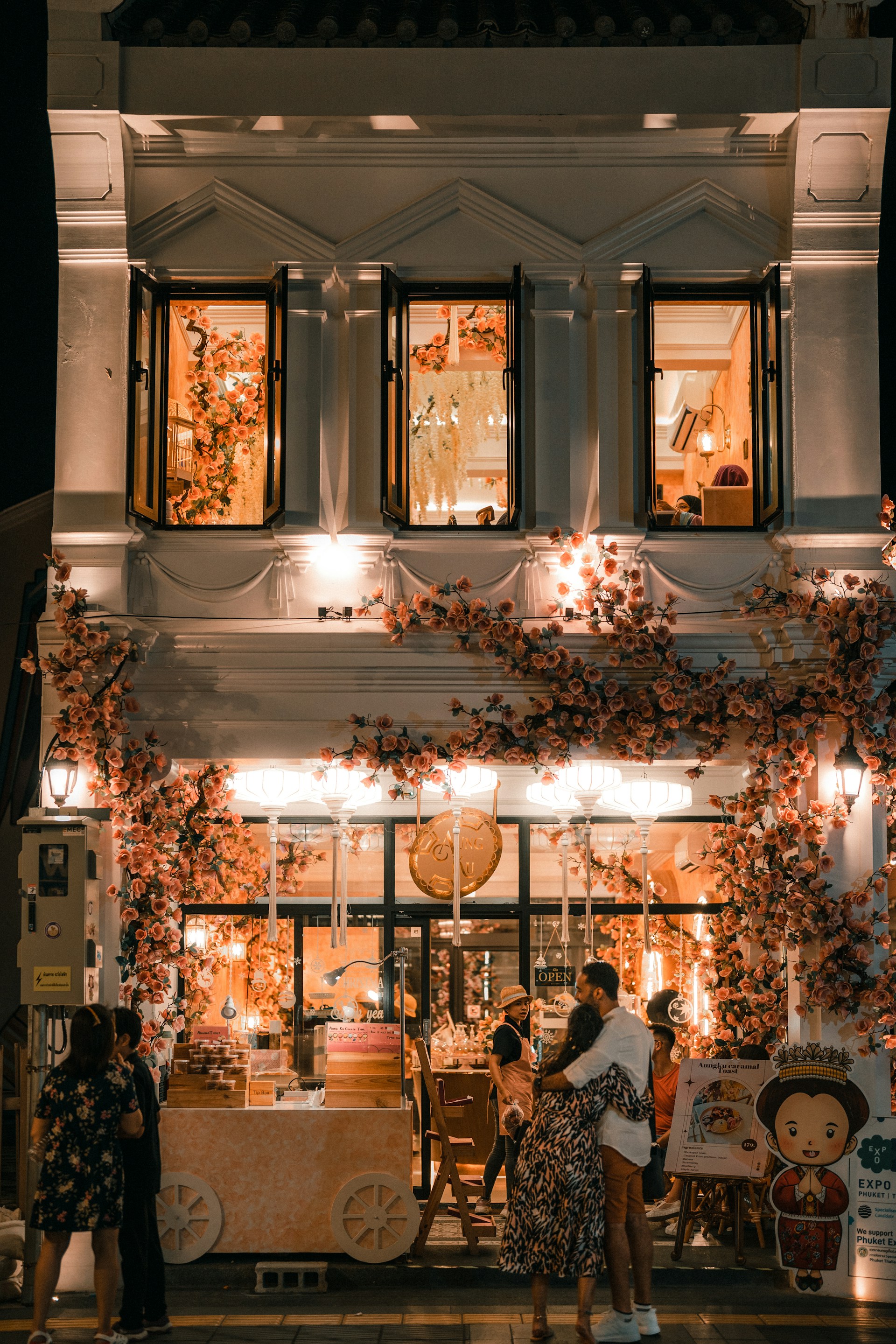 gray computer monitor