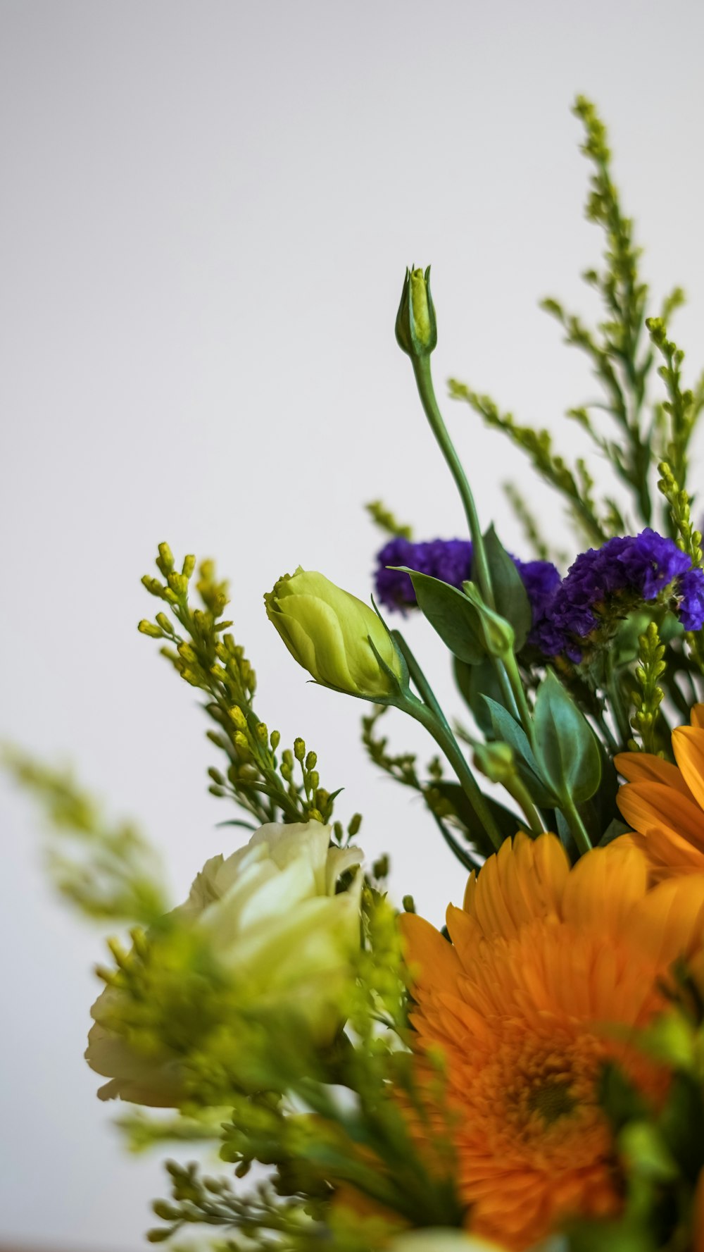 ein Blumenstrauß, der in einer Vase ist