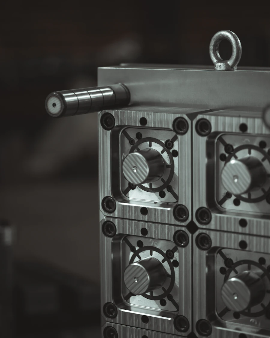 Toggle clamping mold unit on an injection molding machine