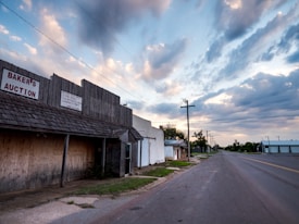 Photo 1676652020878 C8e31a72f53c?q=85&w=275&h=275&fit=crop