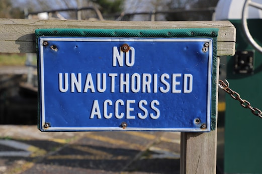a blue sign that says no unauthrised access