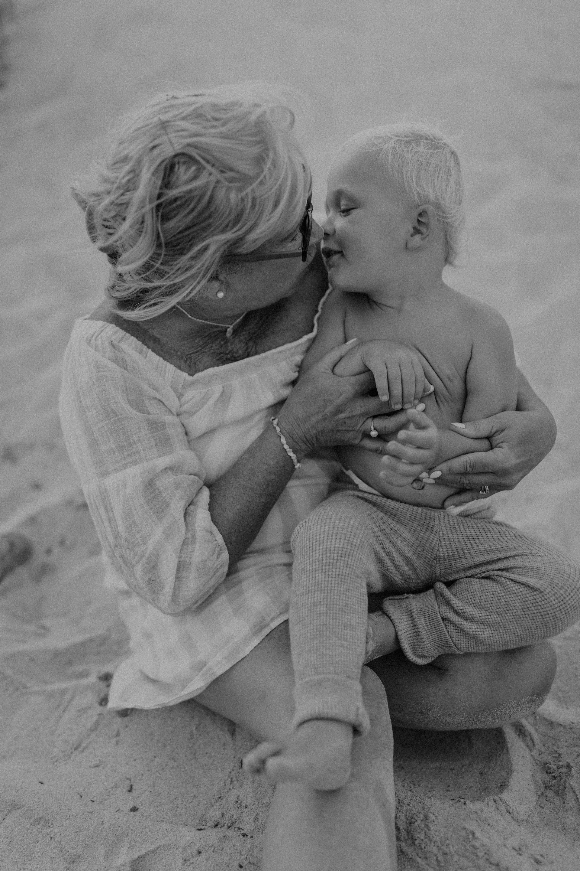 black and white bed linen