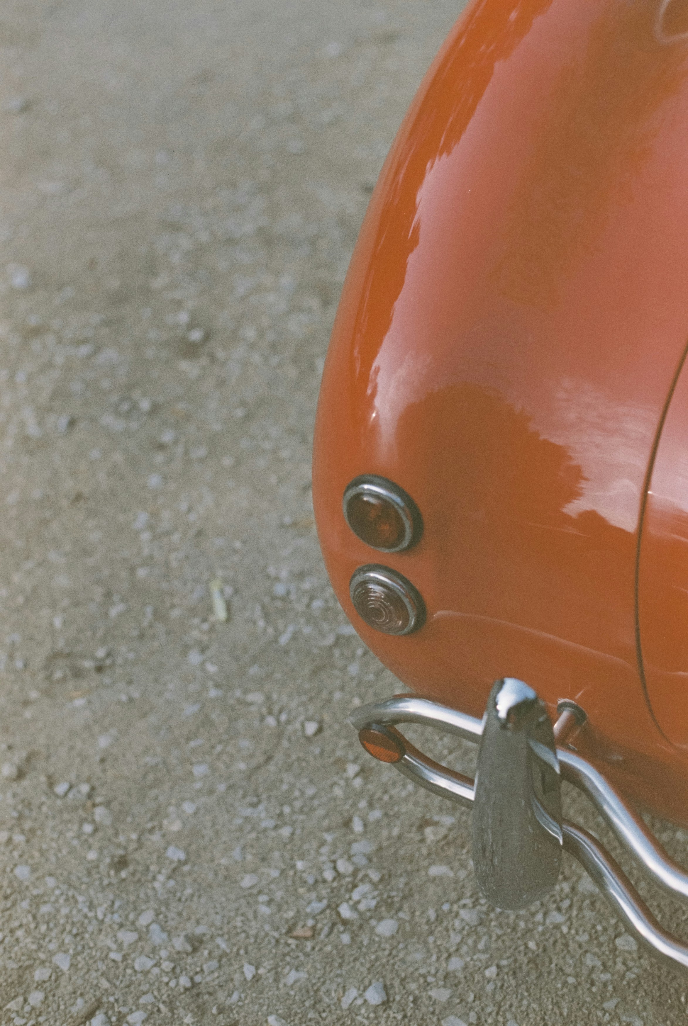 1964 AC Shelby Cobra 289 - Vintage oldtimer iconic classic car. Leica R7 (1994), Summilux-R 1.4 50mm (1983). Hi-Res analog scan by www.urbanfilmlab.com - Agfa HDC 100 (expired)