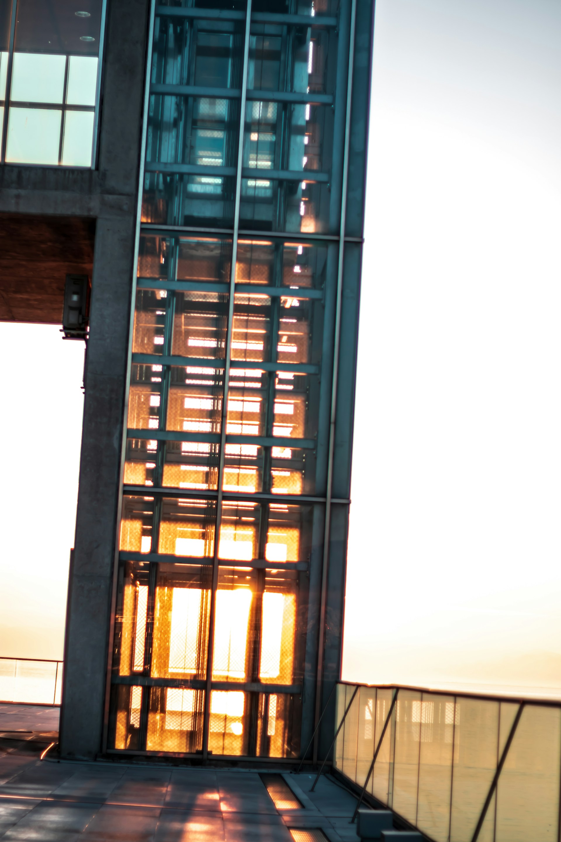 gray computer monitor