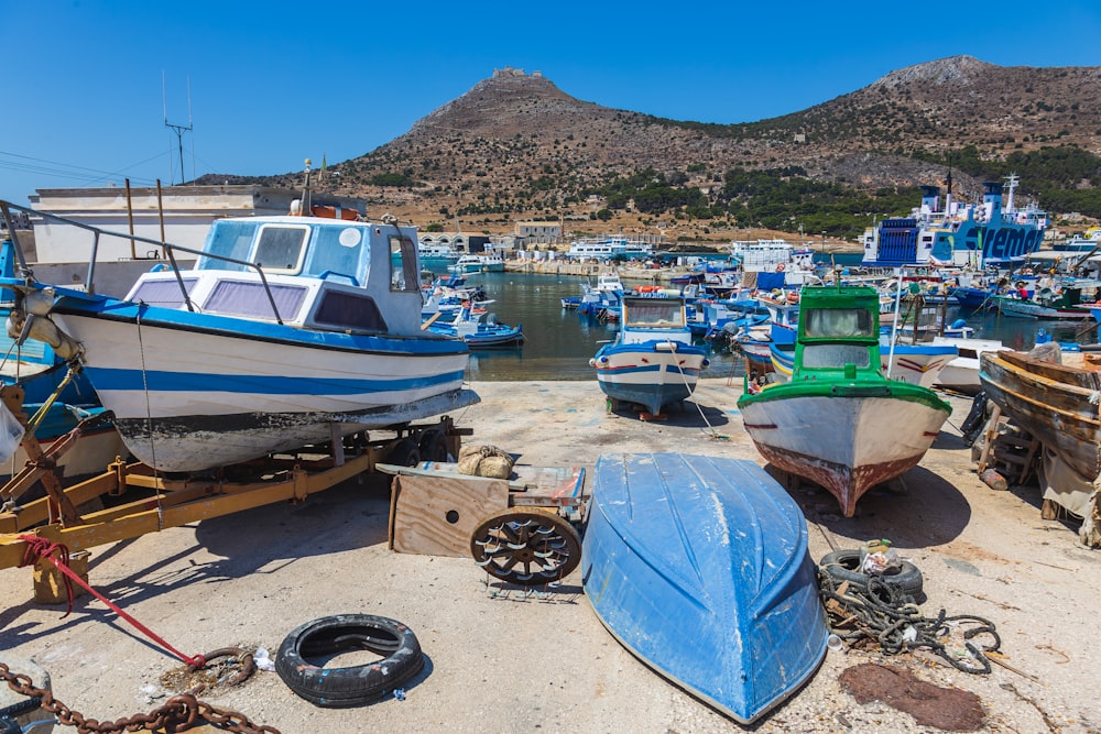 a group of boats sitting on top of a sandy beach