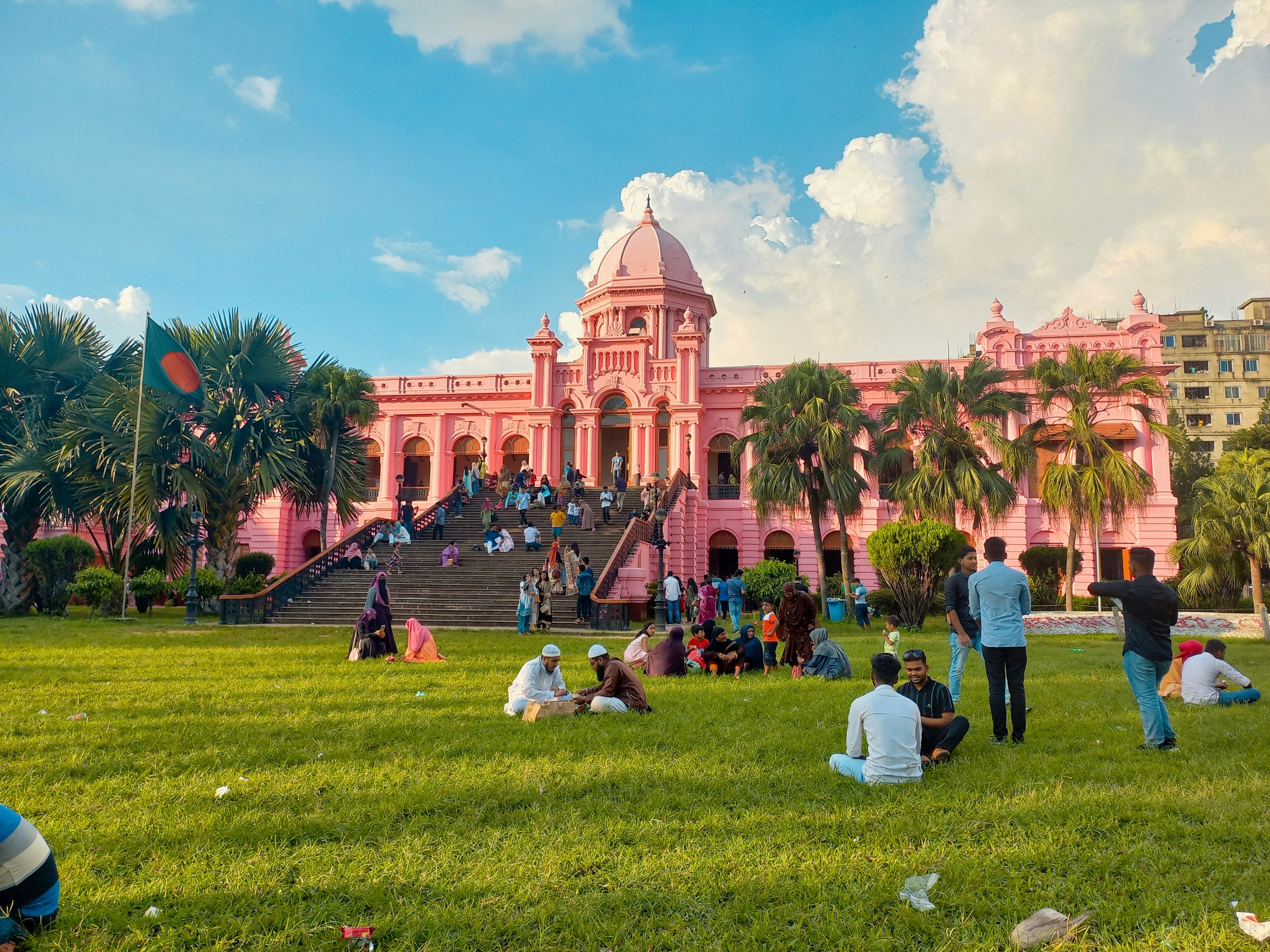 আহসান মঞ্জিলের মুগ্ধকর স্থাপত্য