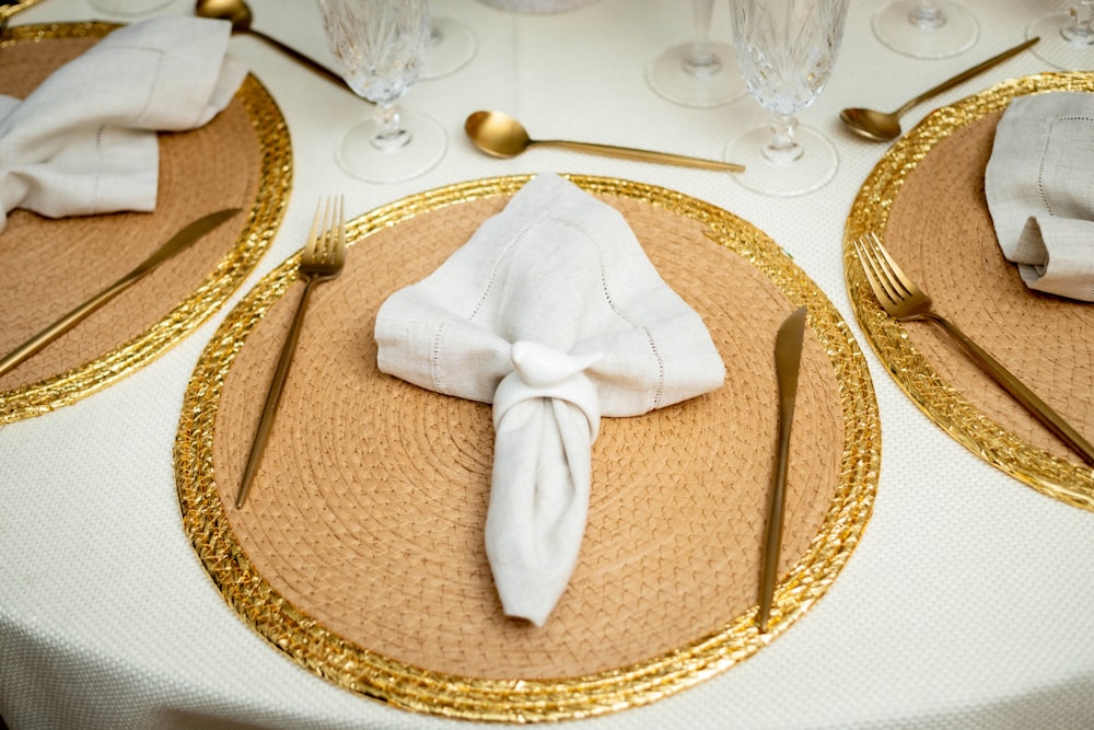 a place setting with place settings and napkins