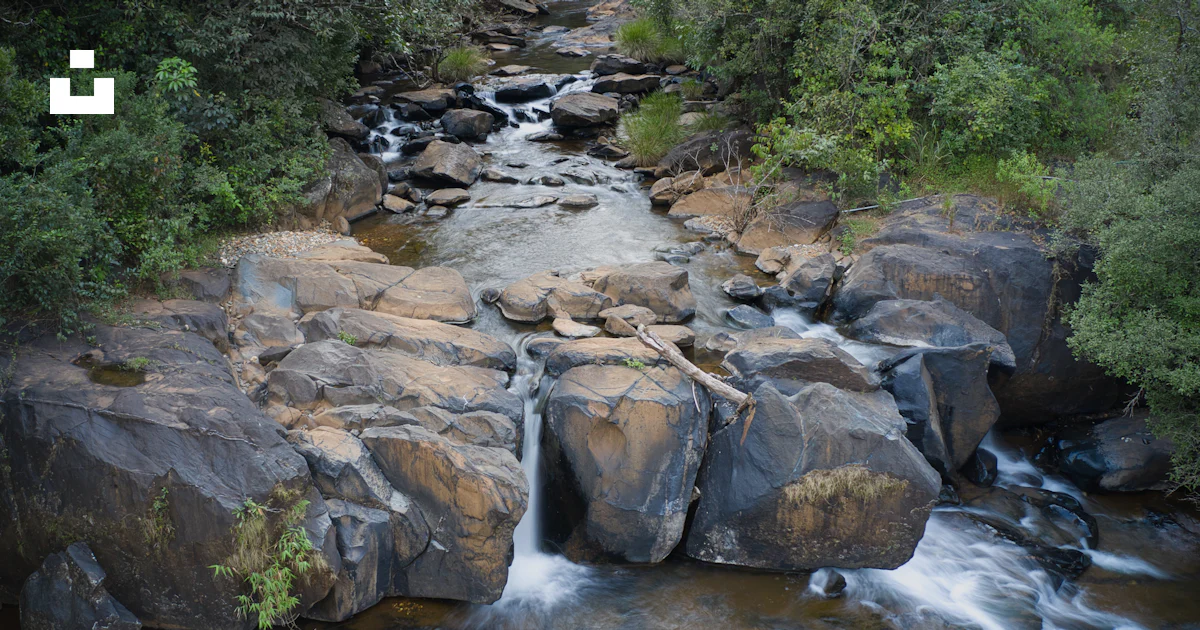 Large Rocks And Stream A stream of water running between two large rocks photo – Free ...