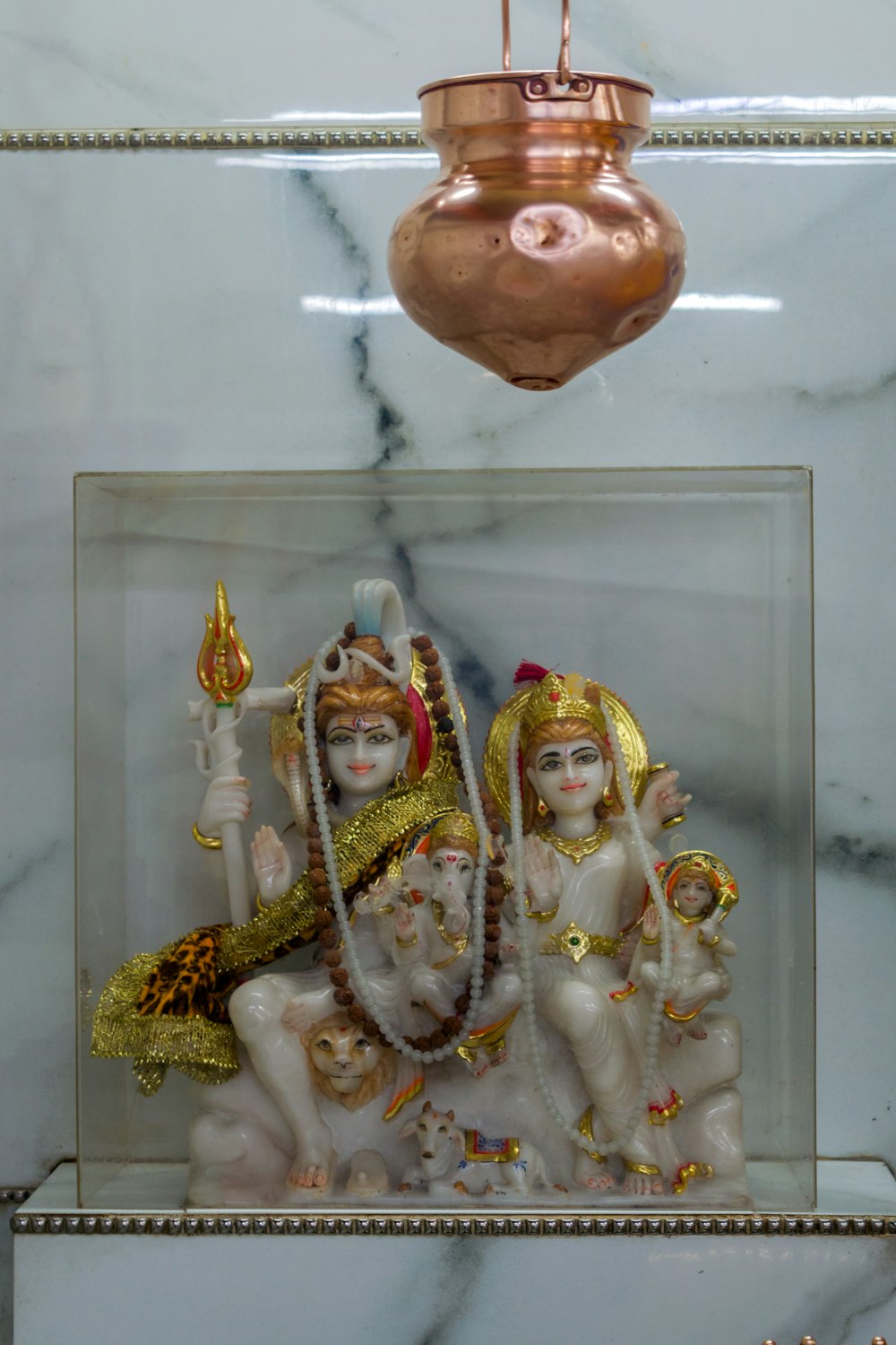 a statue of a man and woman in a glass case