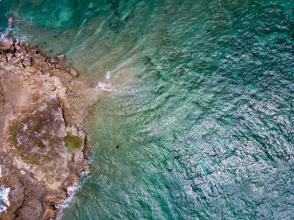 a bird's eye view of a body of water