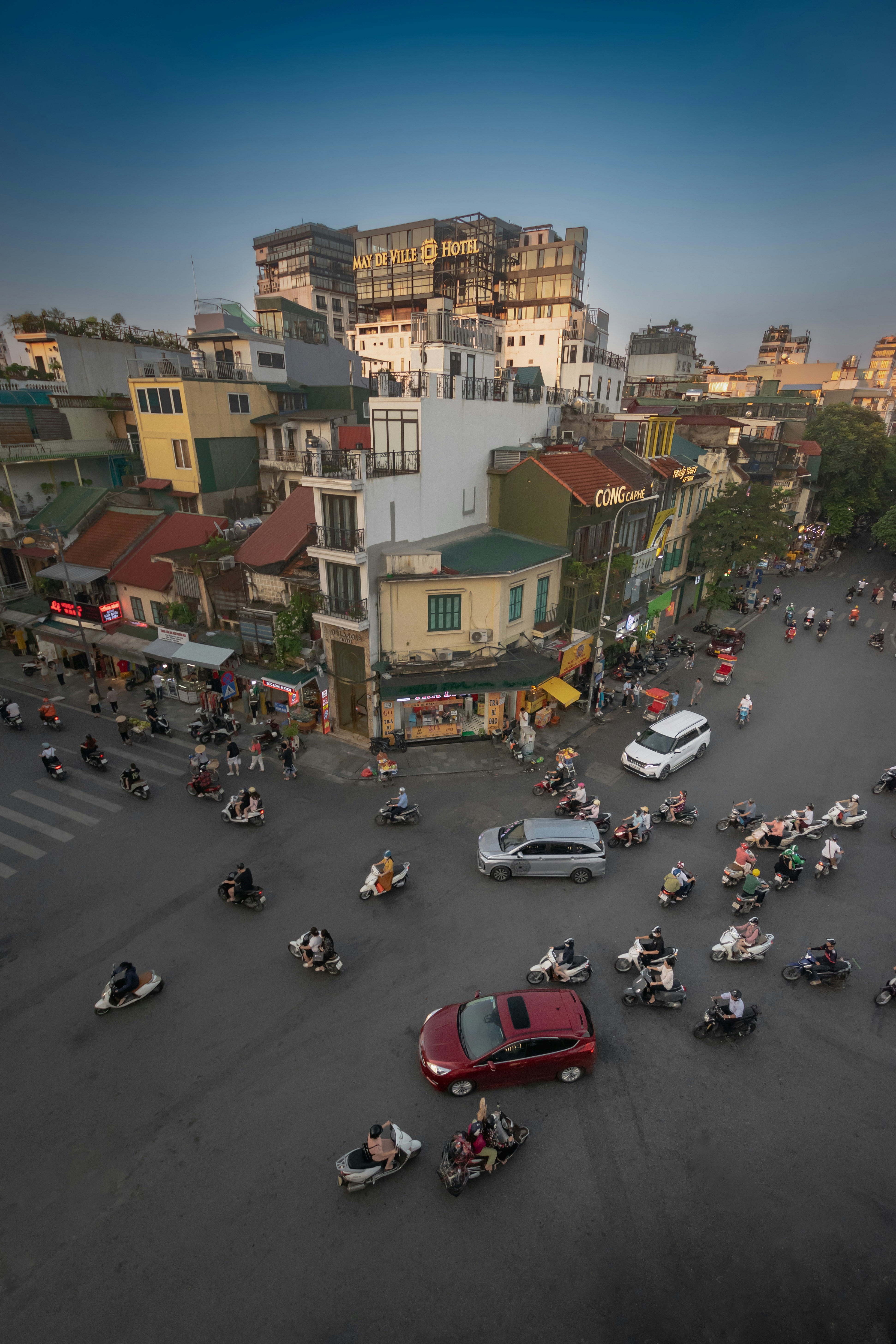 Traffic in Hanoi, Sep/22.